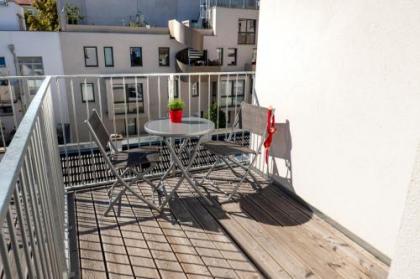 Red Monkey Vienna Apartment by welcome2vienna - image 9