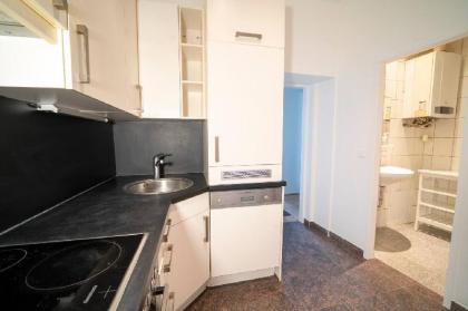 Bright and Cheery Apartment(8 min. to city centre) - image 7