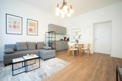 Sunny apartment in Leopoldstad terrace with grill
