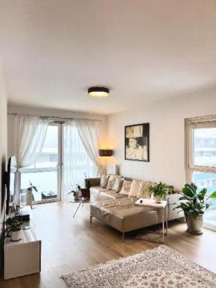 Danube Central Penthouse | 90m2 | 3 Bed | Terrace Vienna
