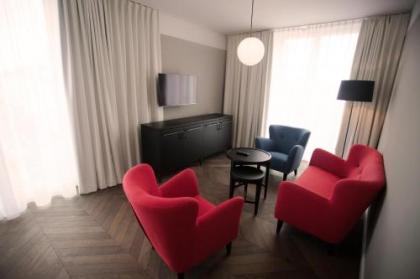 Hotel Caroline - image 9