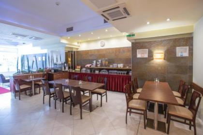 Hotel Attache - image 16