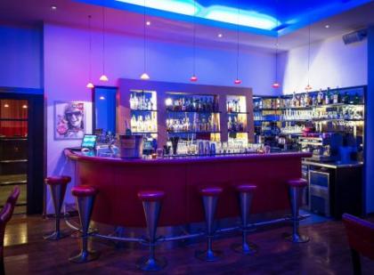 Hotel Boltzmann - image 12