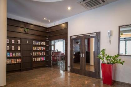 Hotel Boltzmann - image 16