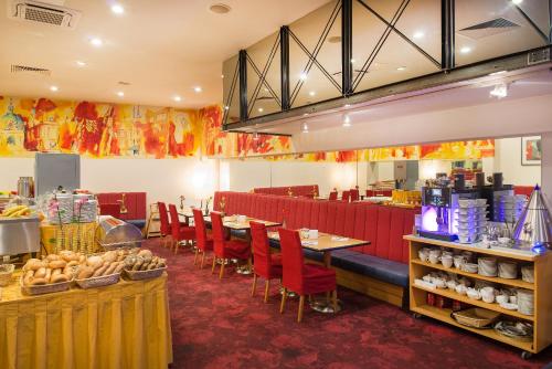 Hotel Boltzmann - image 4