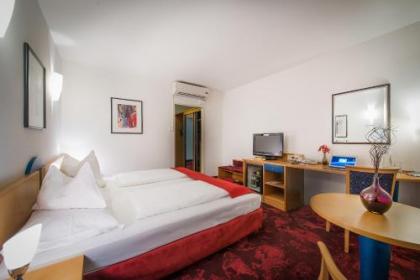 Hotel Boltzmann - image 9