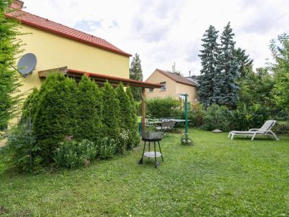 Lively Holiday Home in Wien with Private Garden - image 3