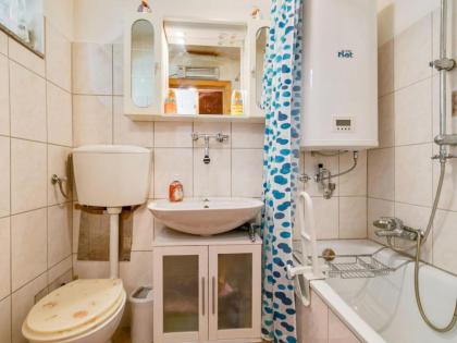 Lively Holiday Home in Wien with Private Garden - image 7