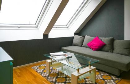 Modern Attic Apartment with Air conditioning near City Center - image 1