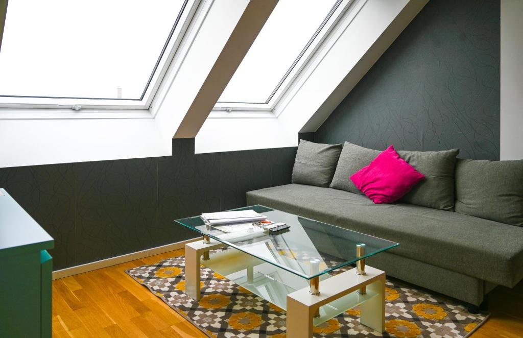 Modern Attic Apartment with Air conditioning near City Center - main image