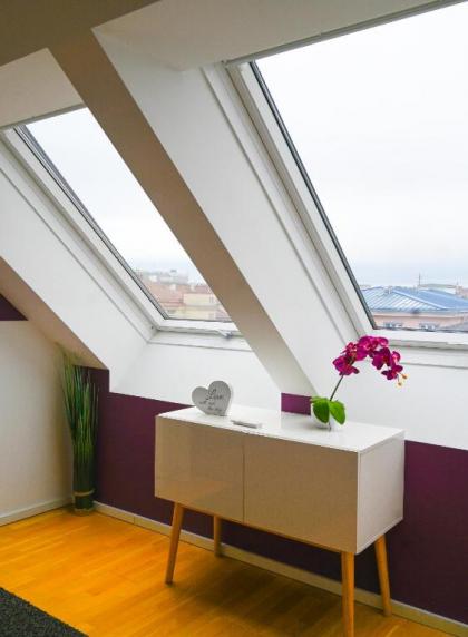 Modern Attic Apartment with Air conditioning near City Center - image 10