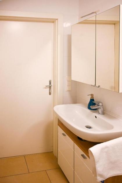 Modern Attic Apartment with Air conditioning near City Center - image 4