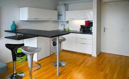 Modern Attic Apartment with Air conditioning near City Center - image 5