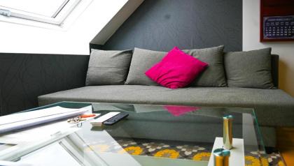 Modern Attic Apartment with Air conditioning near City Center - image 9