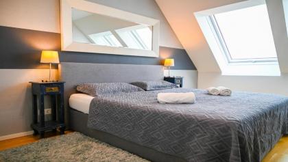 Rooftop Apartment for 6 Air Conditioning Rooftop Terrace Metro U3 - image 17