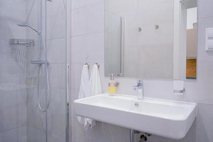 Nadland Apartments B7 - image 24