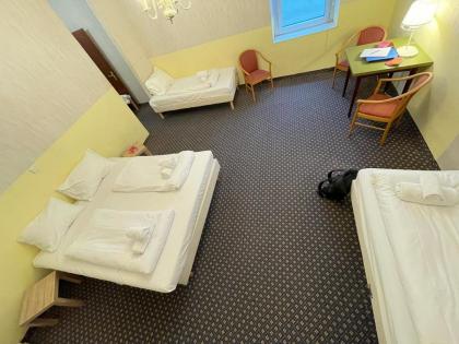 Hotel Tabor Rooms - image 8