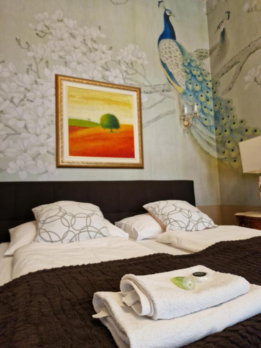 Urban Downtown City Center Apartments - main image