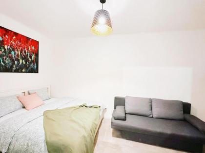 Three Bedrooms Charming Top Near Central Station - image 25