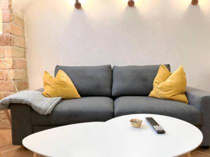 Lady with Fan flat close to City Center and Prater - image 16